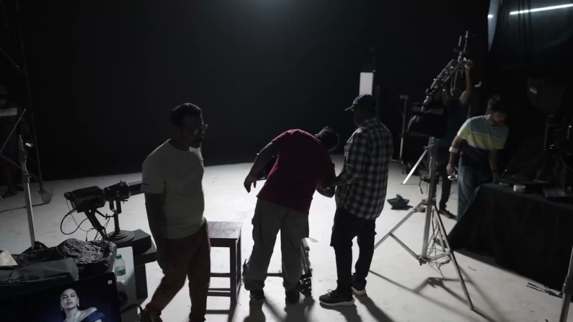 PRAUTEGE showreel featuring a professional film crew in a studio